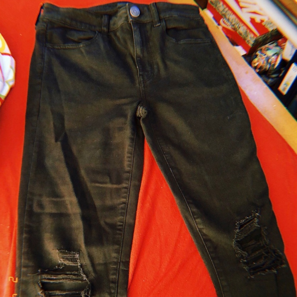Black Ripped American Eagle Jeans fits size 6 + 8